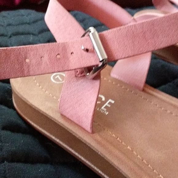 Pink sandals - Picture 5 of 6